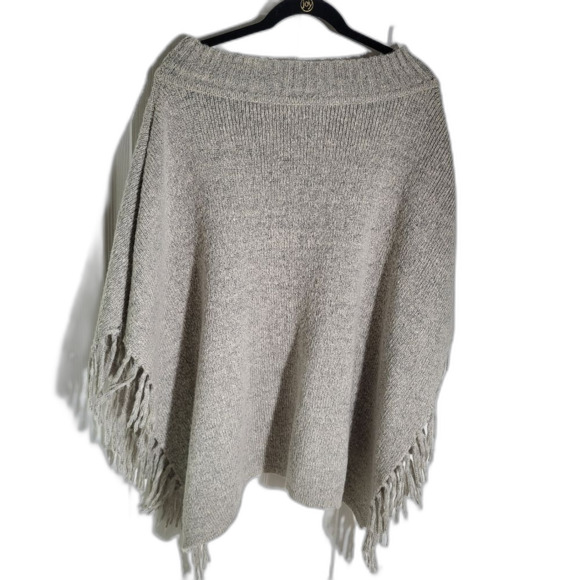 Cape - One Size - Picture 2 of 3